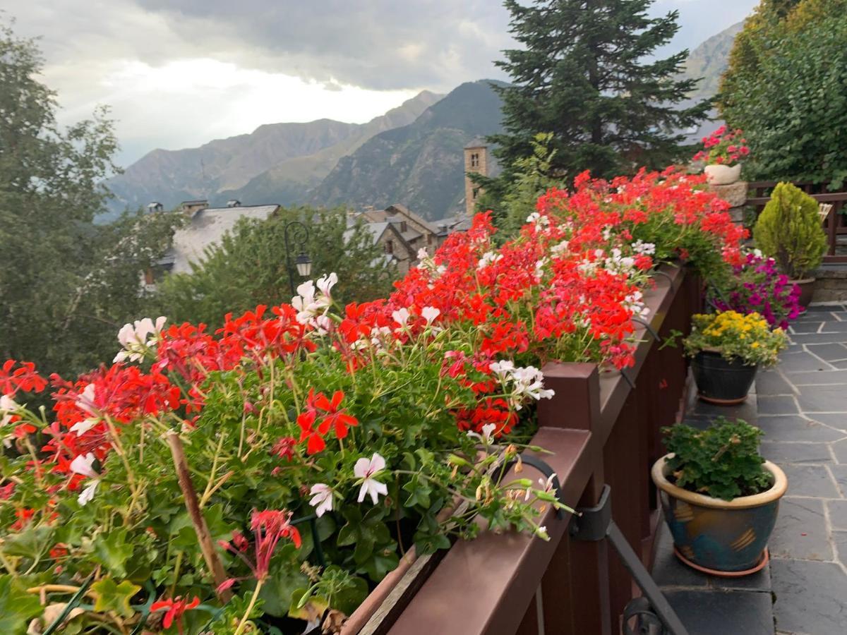 El Xalet De Tauell Hotel Rural Luaran gambar
