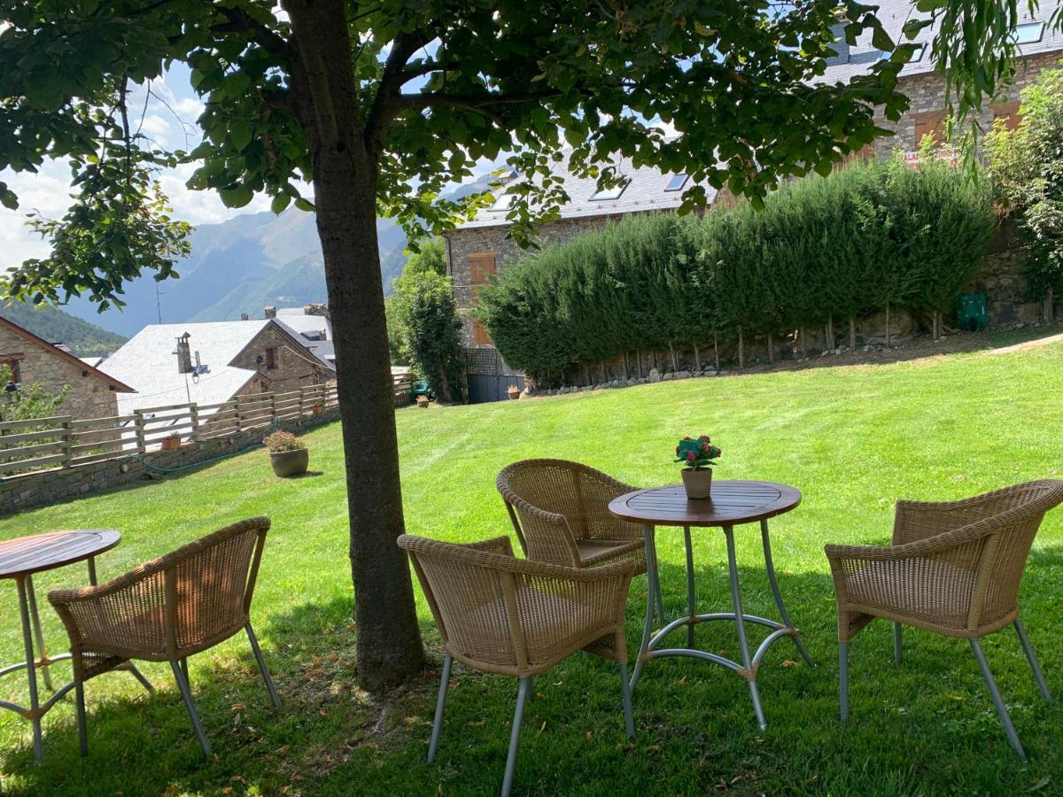 El Xalet De Tauell Hotel Rural Luaran gambar