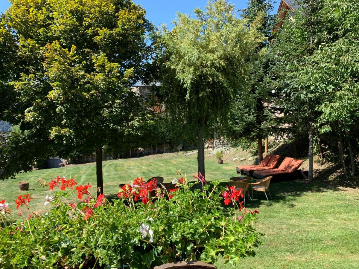 El Xalet De Tauell Hotel Rural Luaran gambar