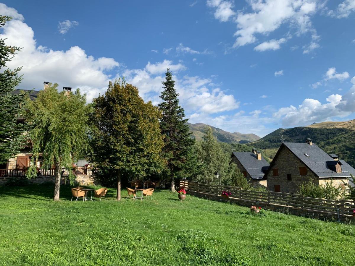 El Xalet De Tauell Hotel Rural Luaran gambar