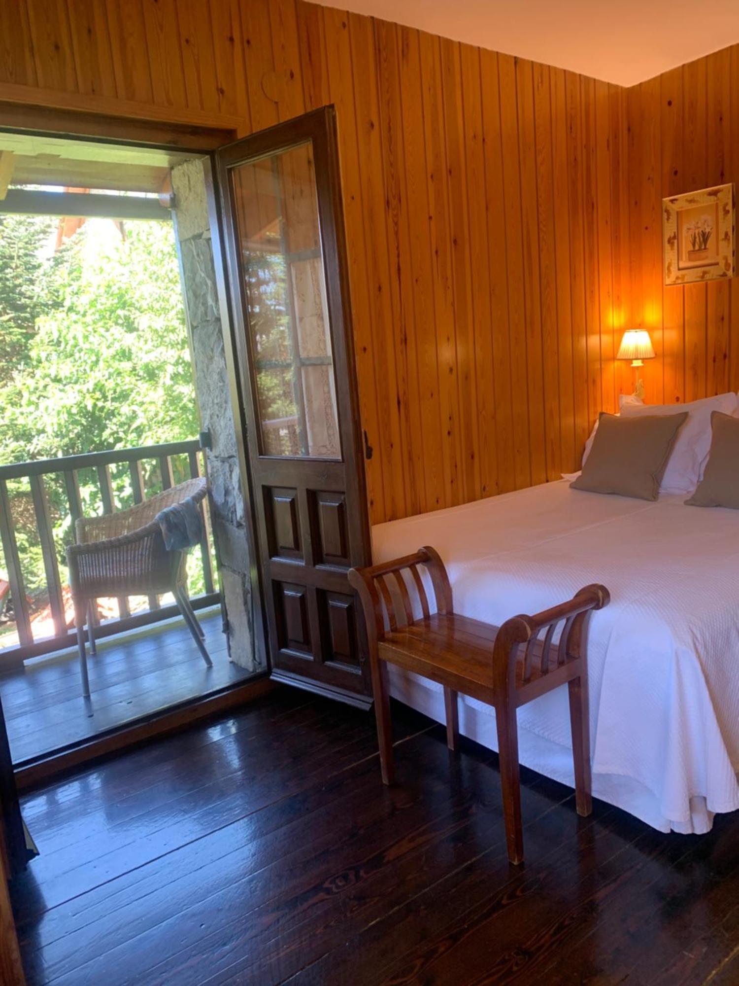El Xalet De Tauell Hotel Rural Luaran gambar