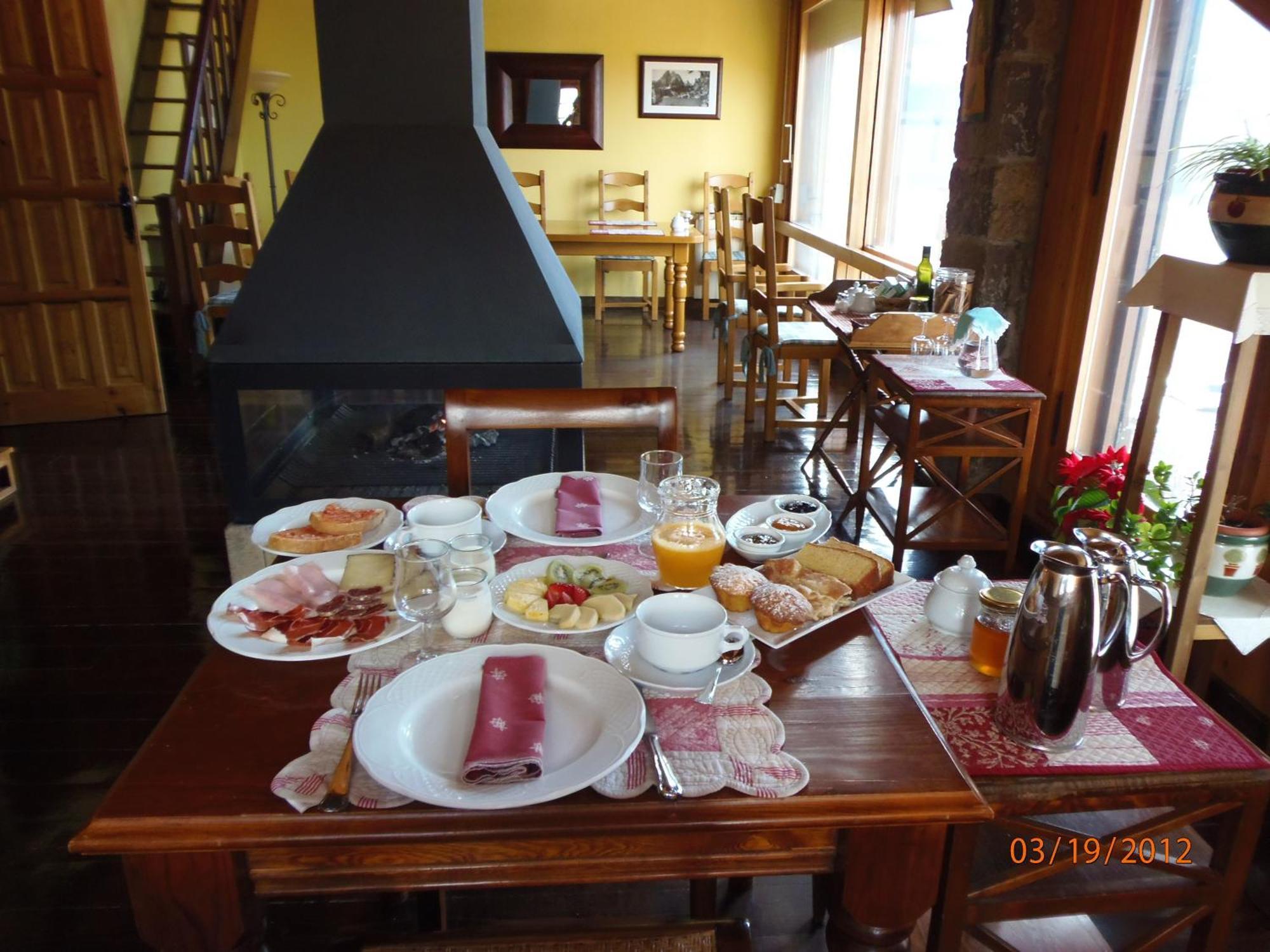 El Xalet De Tauell Hotel Rural Luaran gambar