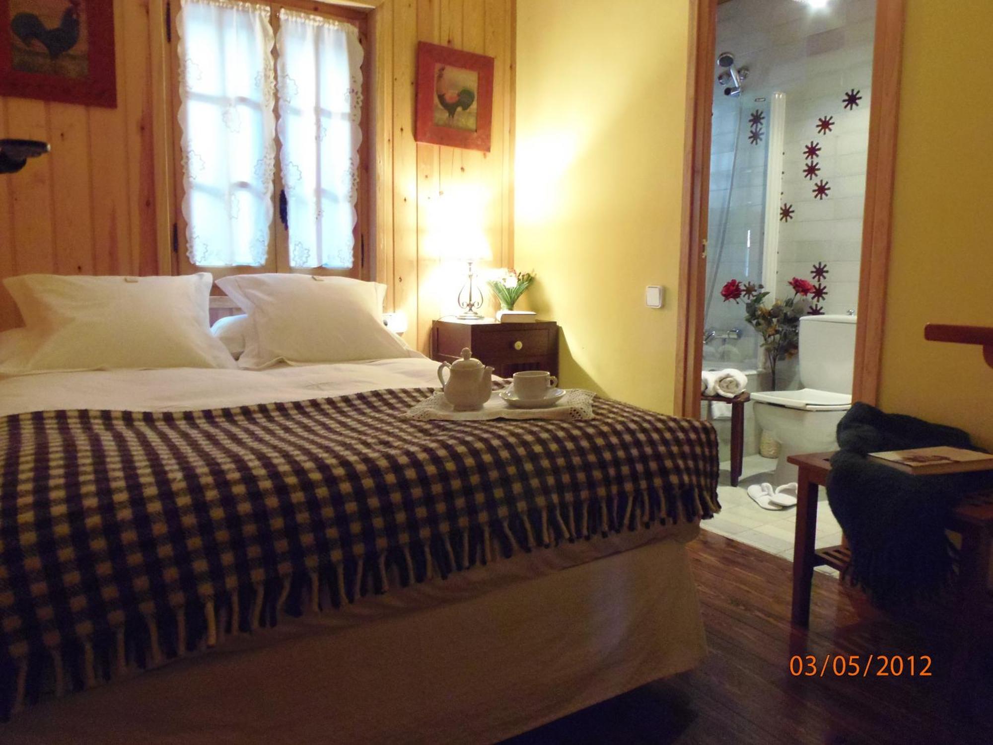 El Xalet De Tauell Hotel Rural Luaran gambar