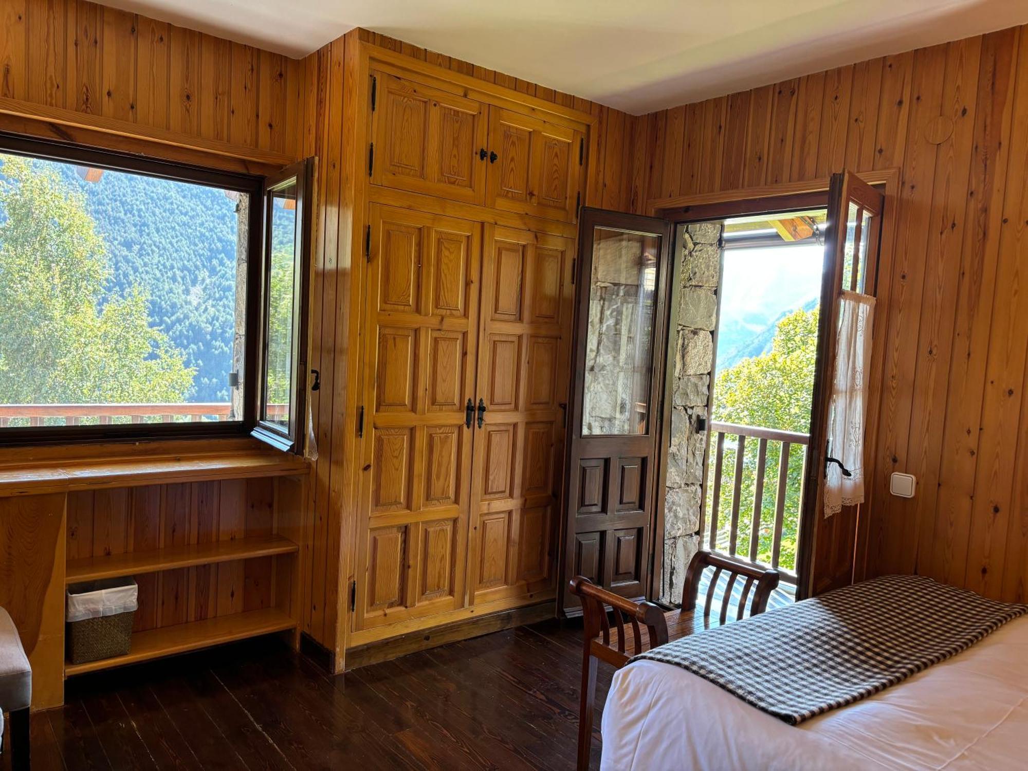 El Xalet De Tauell Hotel Rural Luaran gambar