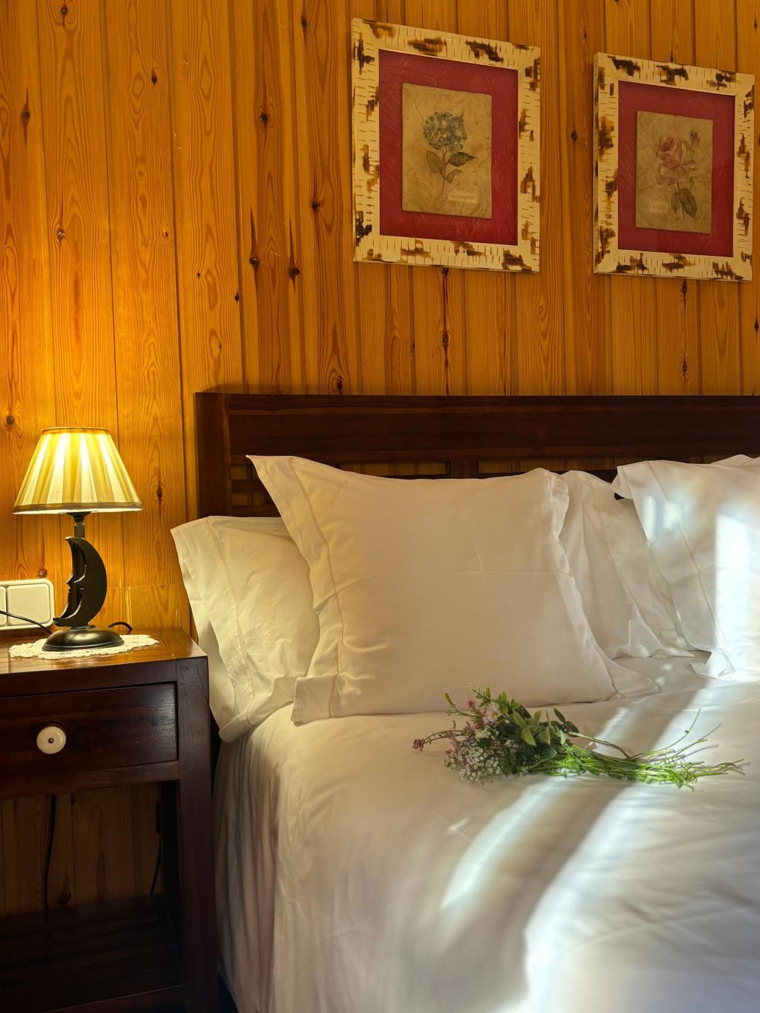 El Xalet De Tauell Hotel Rural Luaran gambar