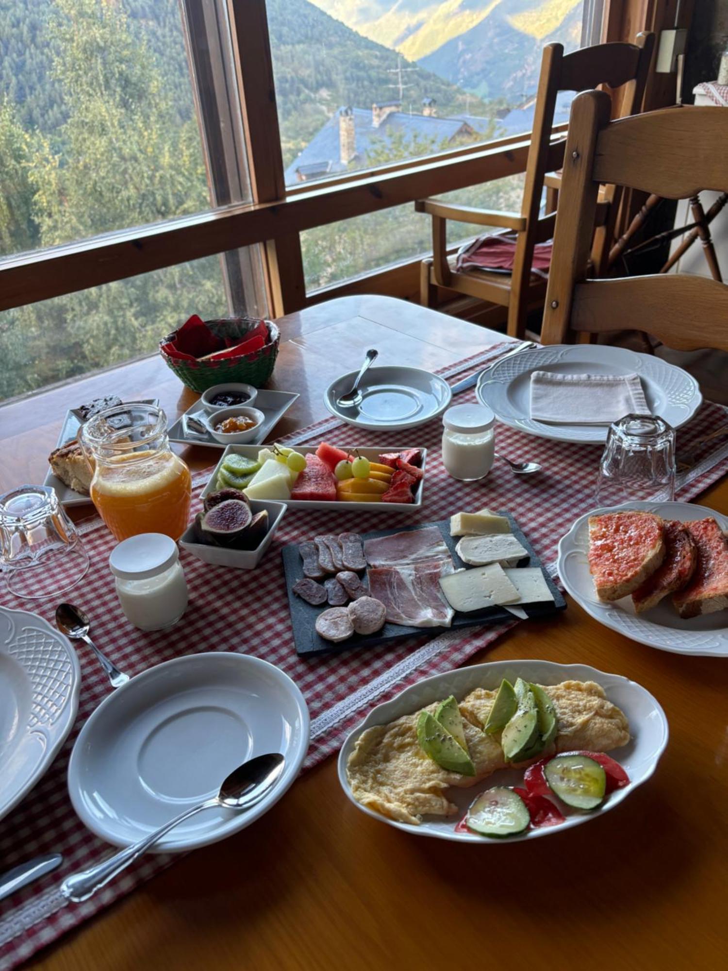 El Xalet De Tauell Hotel Rural Luaran gambar