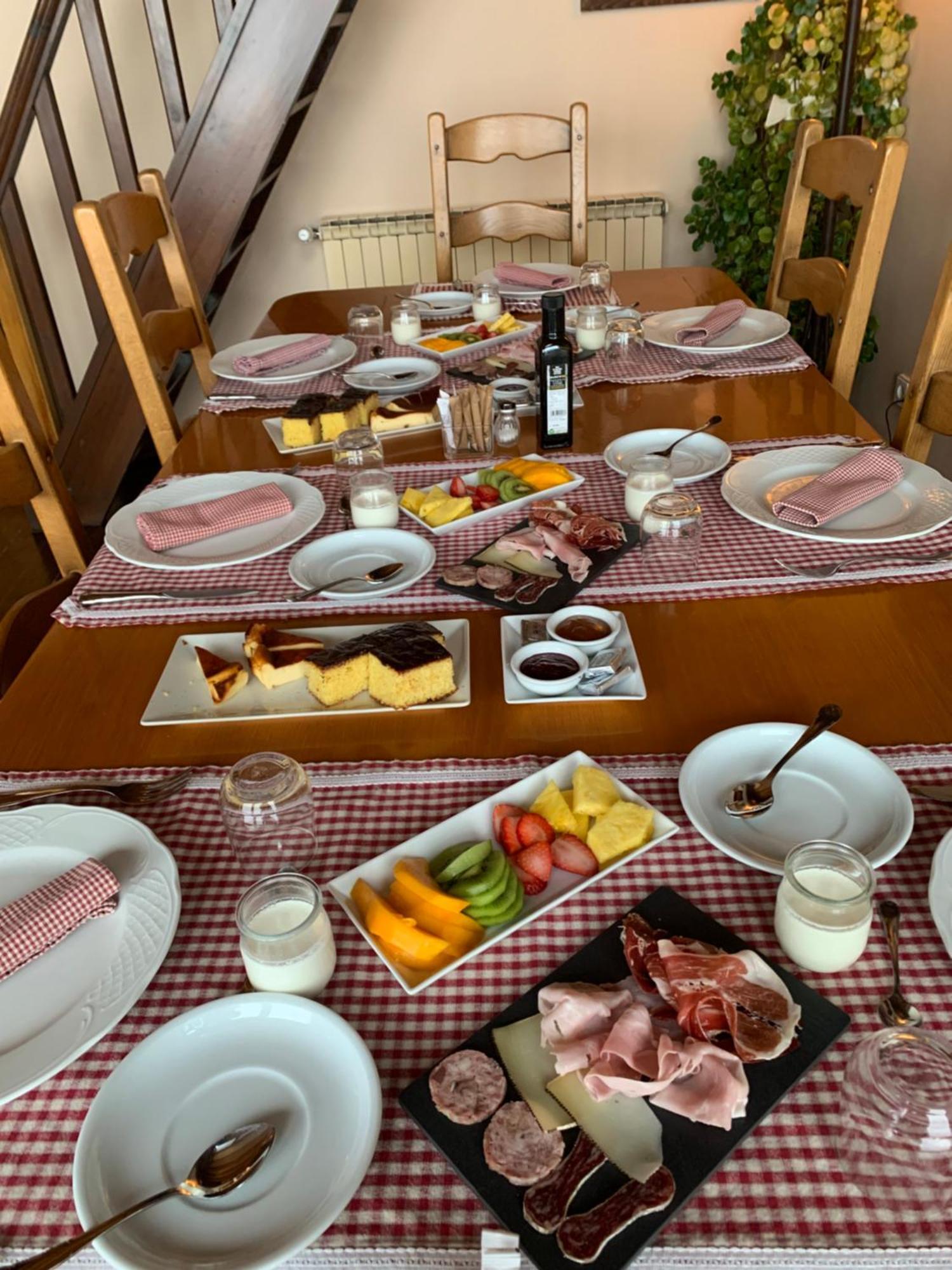 El Xalet De Tauell Hotel Rural Luaran gambar
