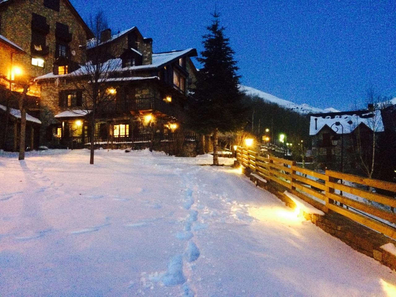 El Xalet De Tauell Hotel Rural Luaran gambar