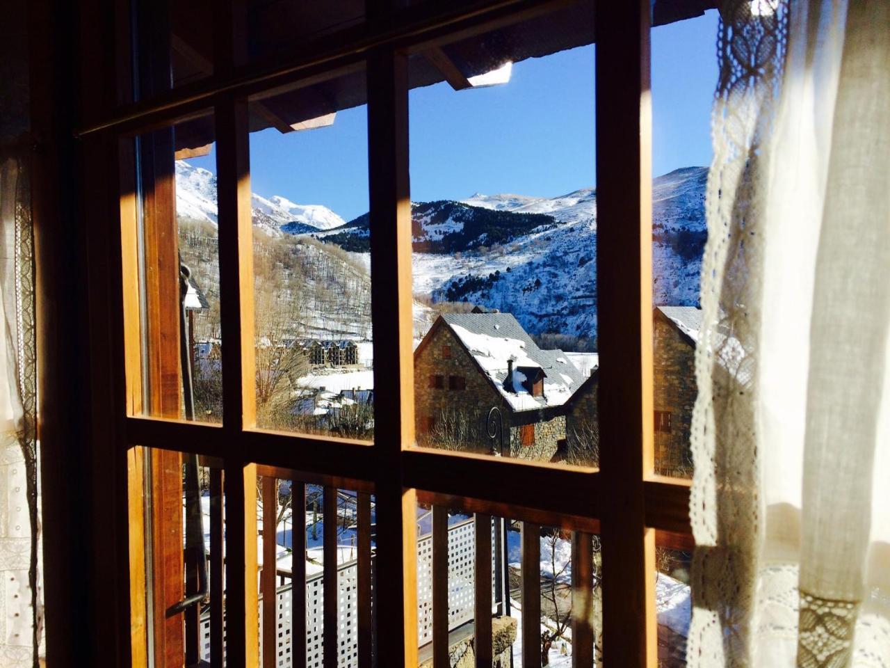 El Xalet De Tauell Hotel Rural Luaran gambar