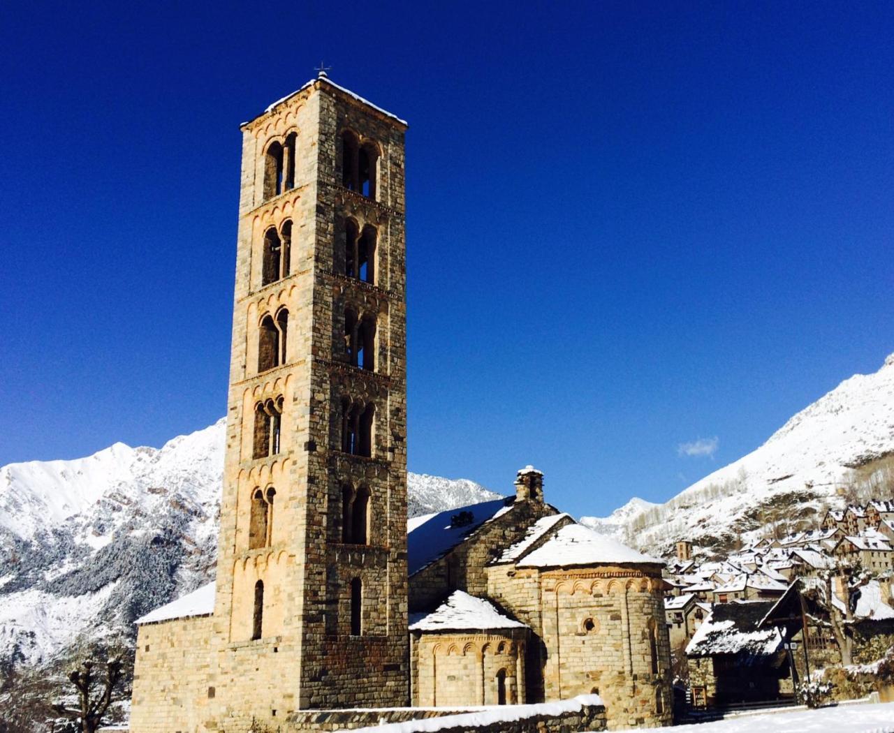 El Xalet De Tauell Hotel Rural Luaran gambar