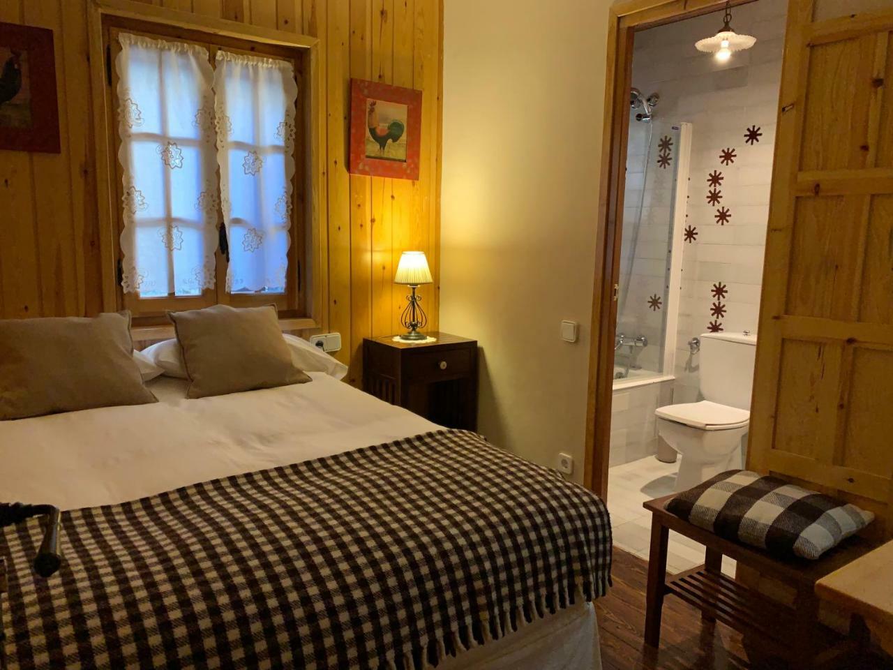 El Xalet De Tauell Hotel Rural Luaran gambar
