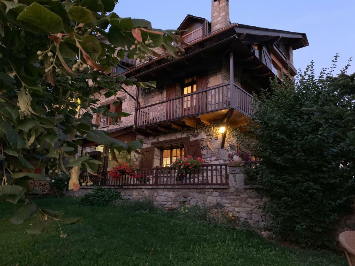El Xalet De Tauell Hotel Rural Luaran gambar