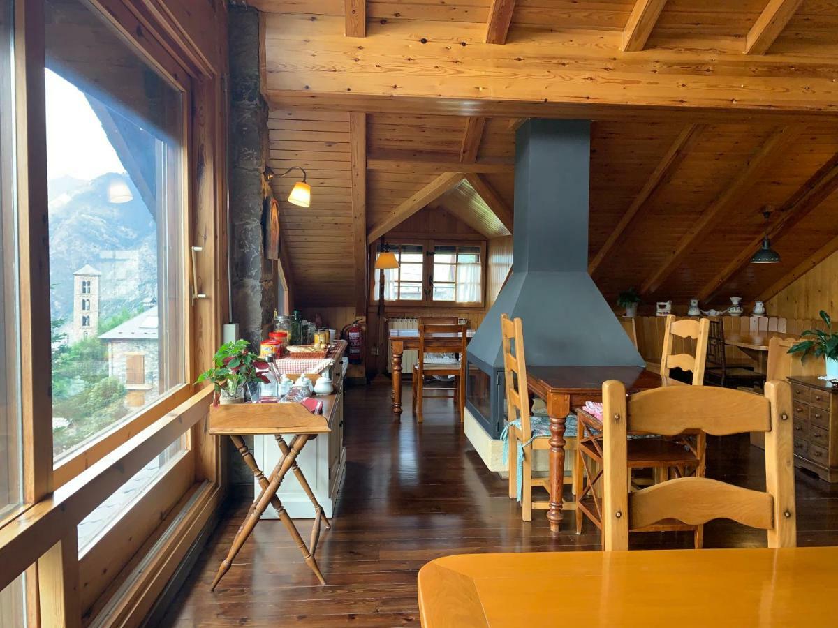 El Xalet De Tauell Hotel Rural Luaran gambar